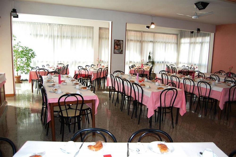 Hotel Albatros كالينْسانو المظهر الخارجي الصورة